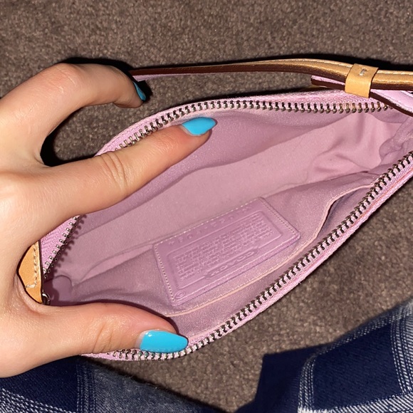 Coach pink monogram bag - Picture 3 of 3
